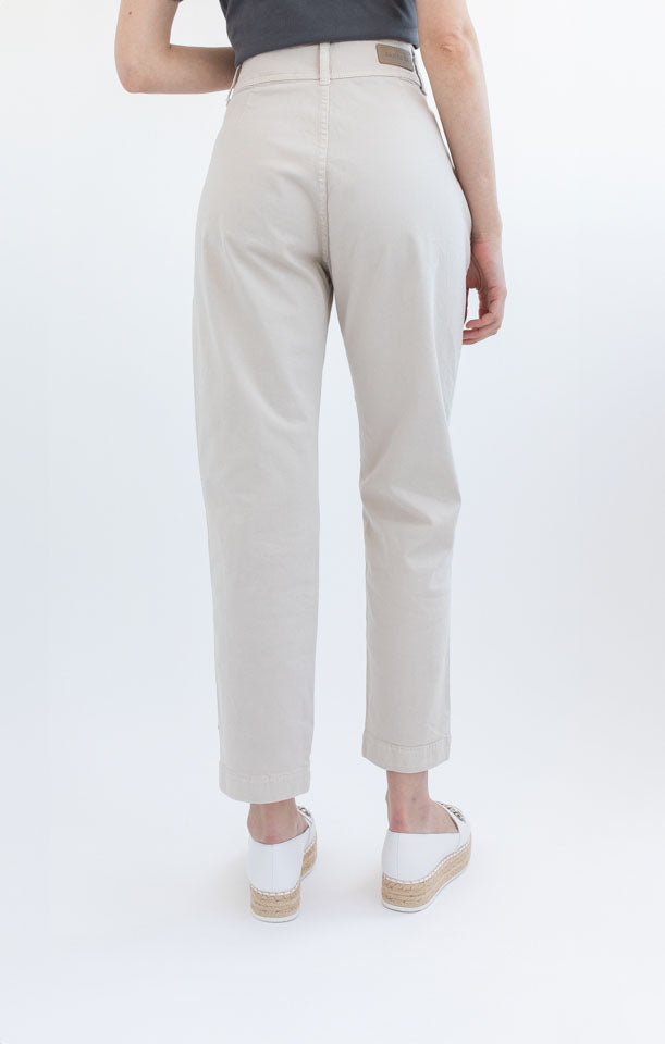 Pantalón Beige de dos botones